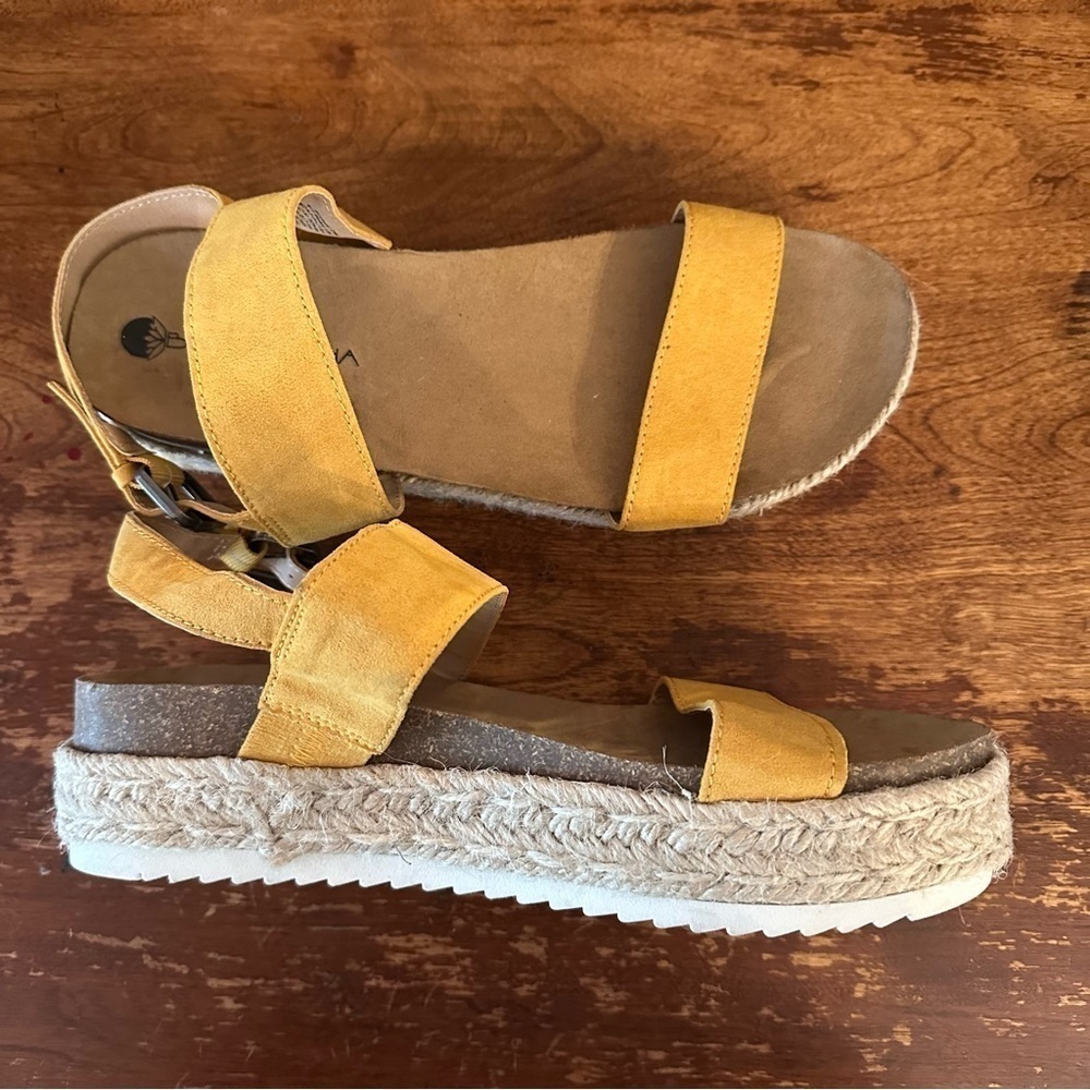 Big Buddha Jute Platform Sandals Mustard Yellow Size 8 Summer - Picture 2 of 7